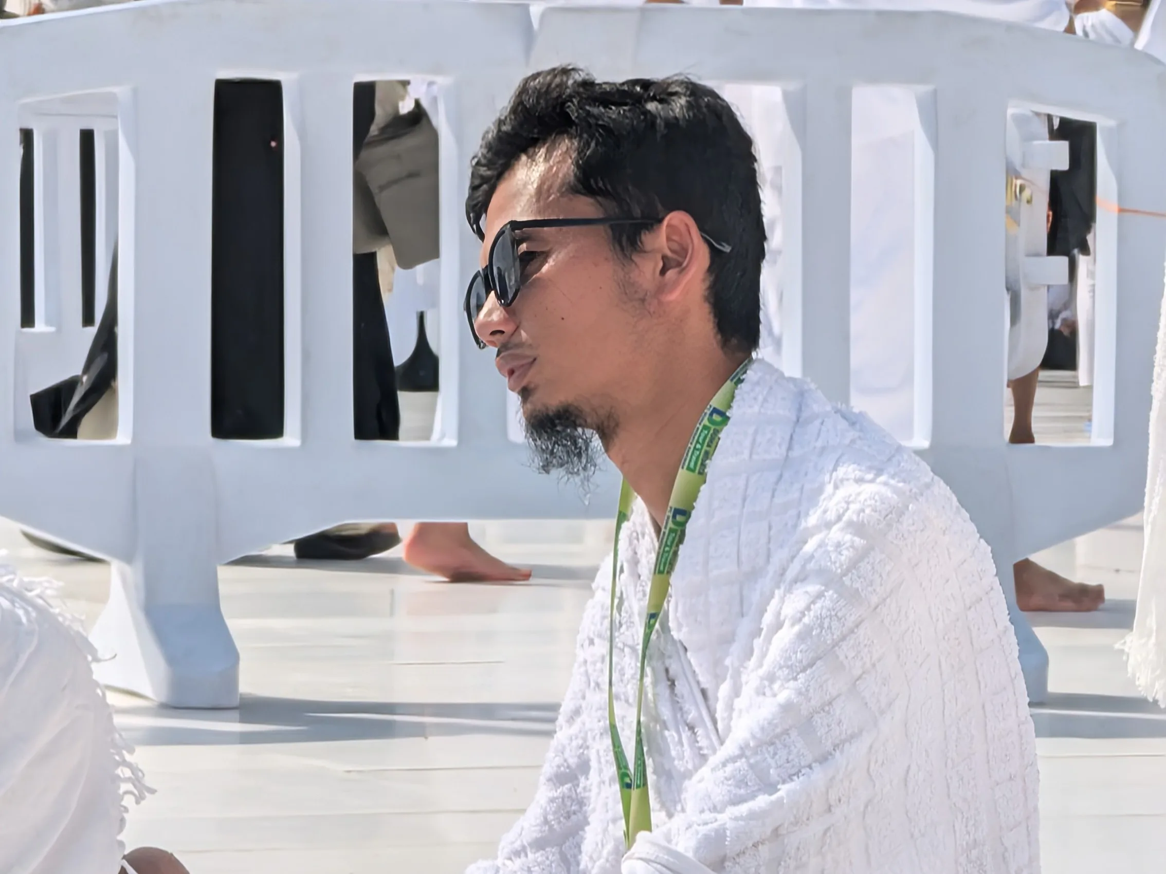 Ilustrasi Bahaya Umroh Mandiri tanpa pendampingan travel resmi