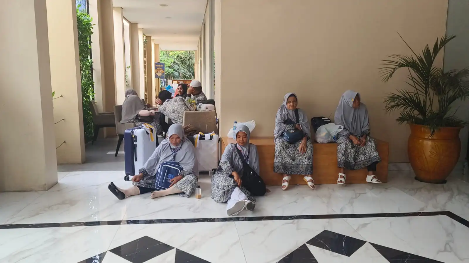 Kasus jemaah umrah terlantar dan gagal berangkat menjadi pengingat pentingnya memilih travel resmi, amanah, dan memiliki izin yang jelas.